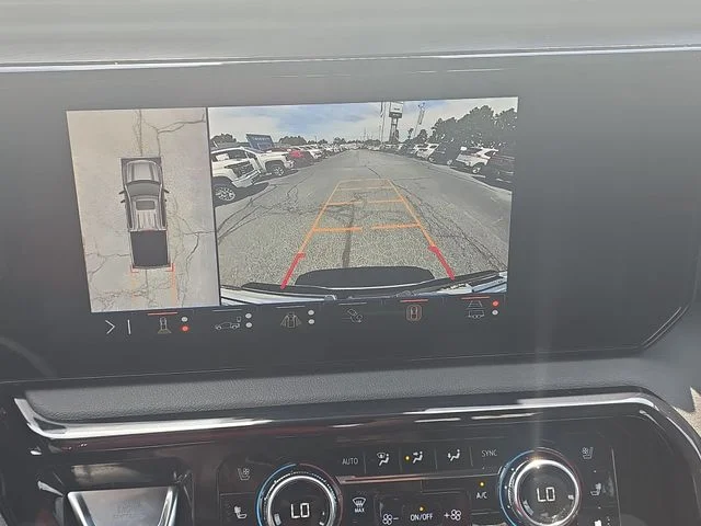 Used 2025 White GMC AT4 image 24