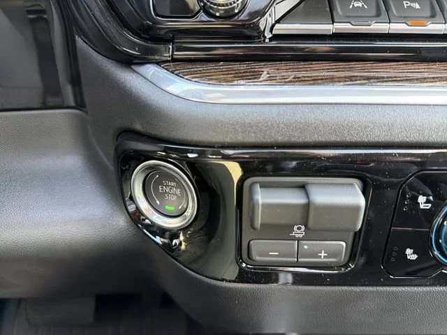 New 2026 Sterling Metallic GMC Elevation image 28