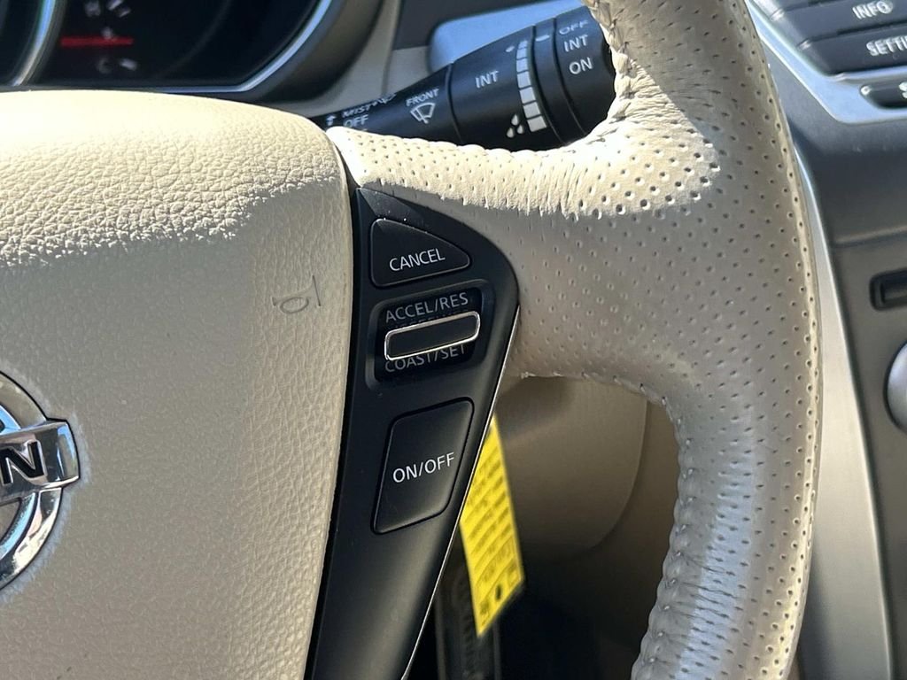 Used 2014 White Nissan SV image 21