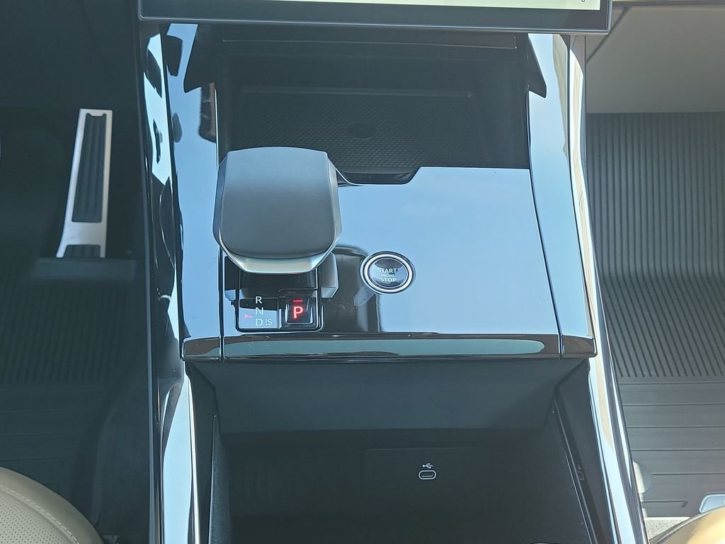 New 2026 White Land Rover Dynamic SE image 20