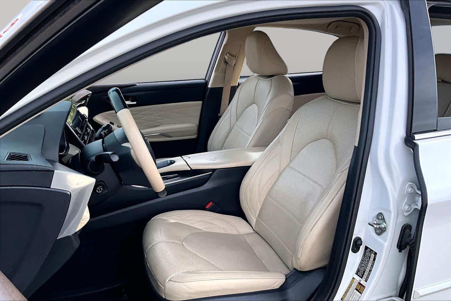 Used 2019 Wind Chill Pearl Toyota Limited image 8
