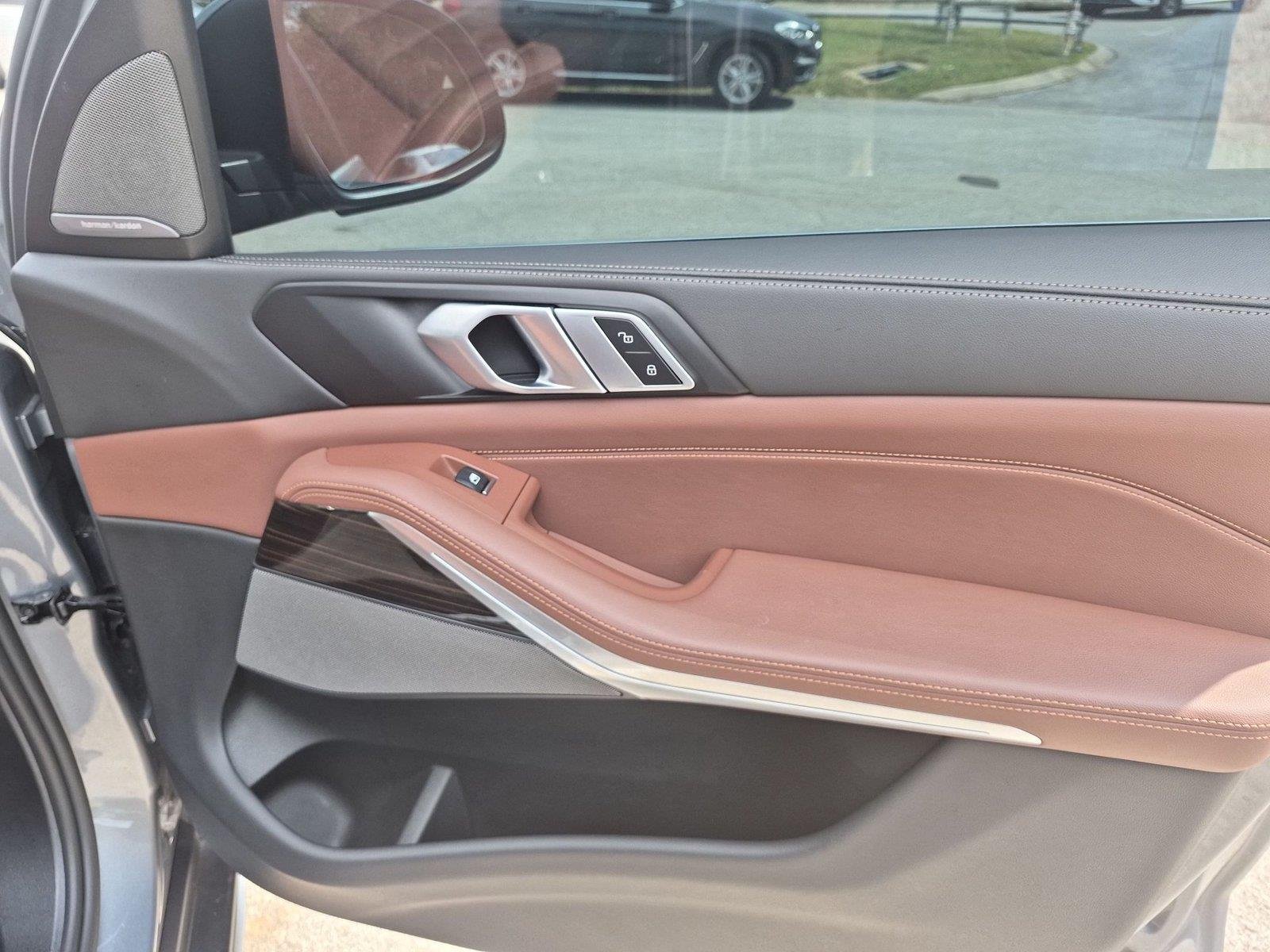 Used 2025 Skyscraper Grey Metallic BMW xDrive40i image 37