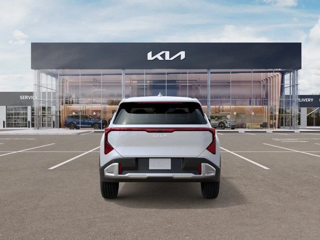 New 2027 Snow White Pearl Kia S image 4