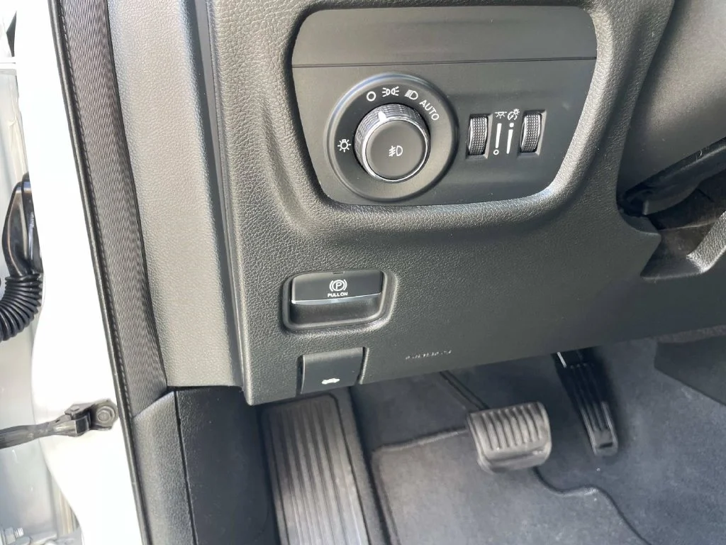 Used 2023 White Jeep Limited image 42