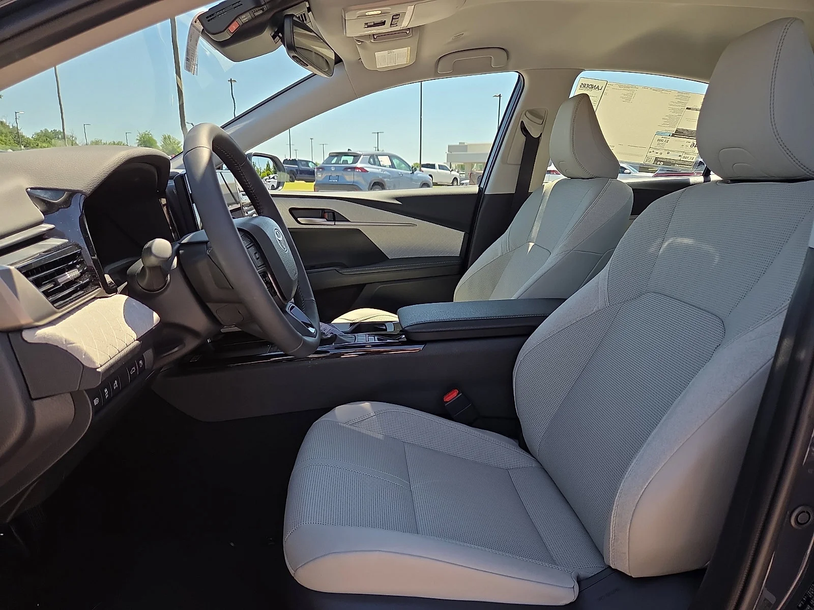 2026 Toyota Camry XLE - Photo 9
