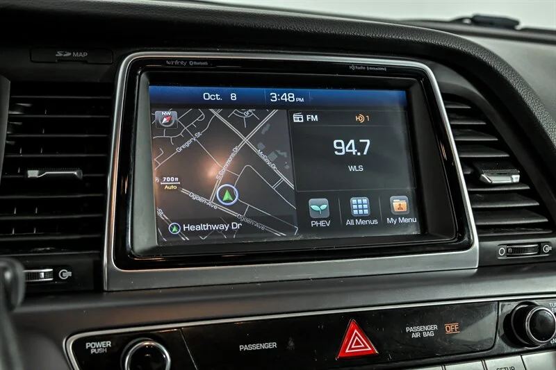Used 2019 Hyper White Hyundai Limited image 24