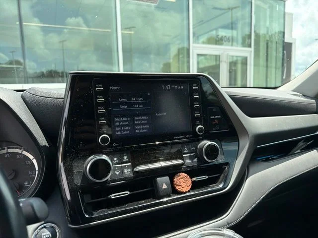 Used 2022 Gray Toyota LE image 12