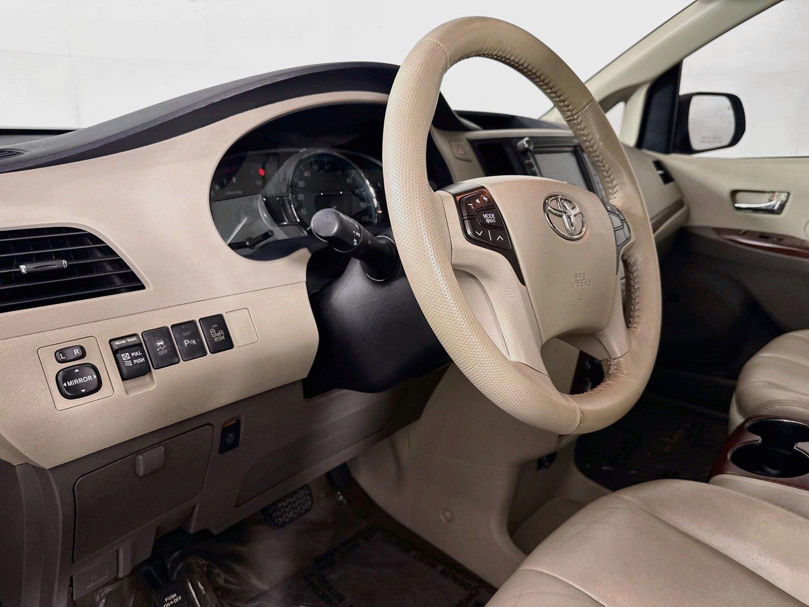 Used 2013 Black Toyota XLE image 4