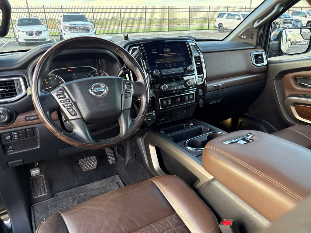 Used 2020  Nissan Platinum Reserve image 3