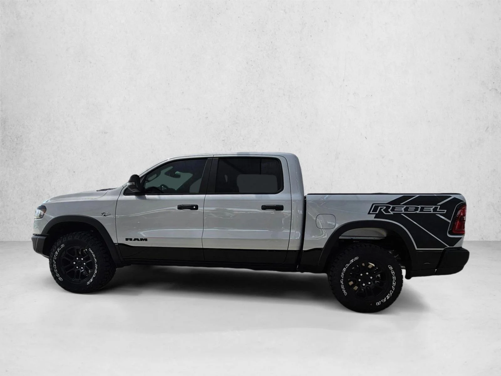 New 2026 Silver Zynith Exterior Paint RAM Rebel image 5