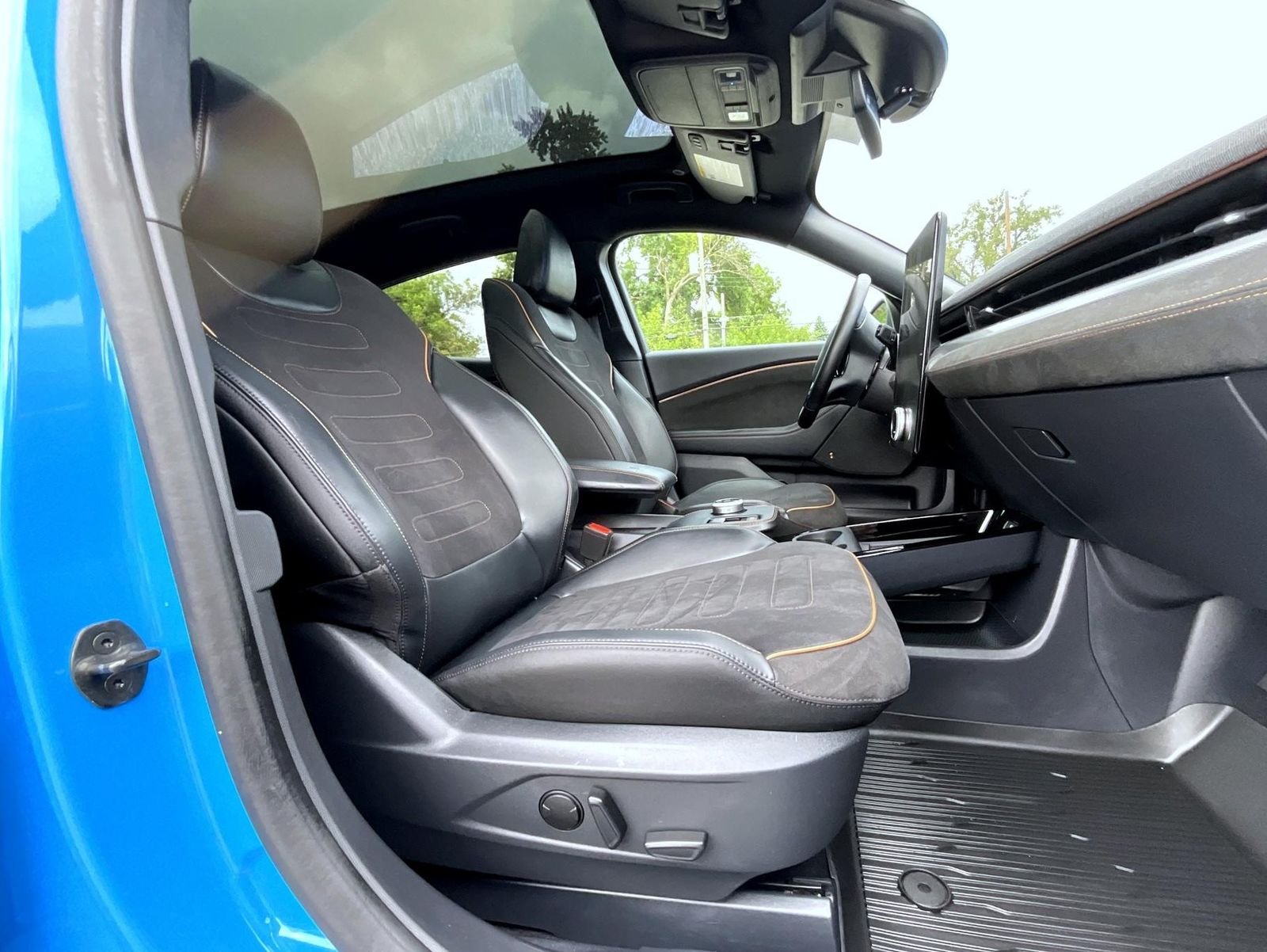 Used 2023 Blue Ford GT image 19