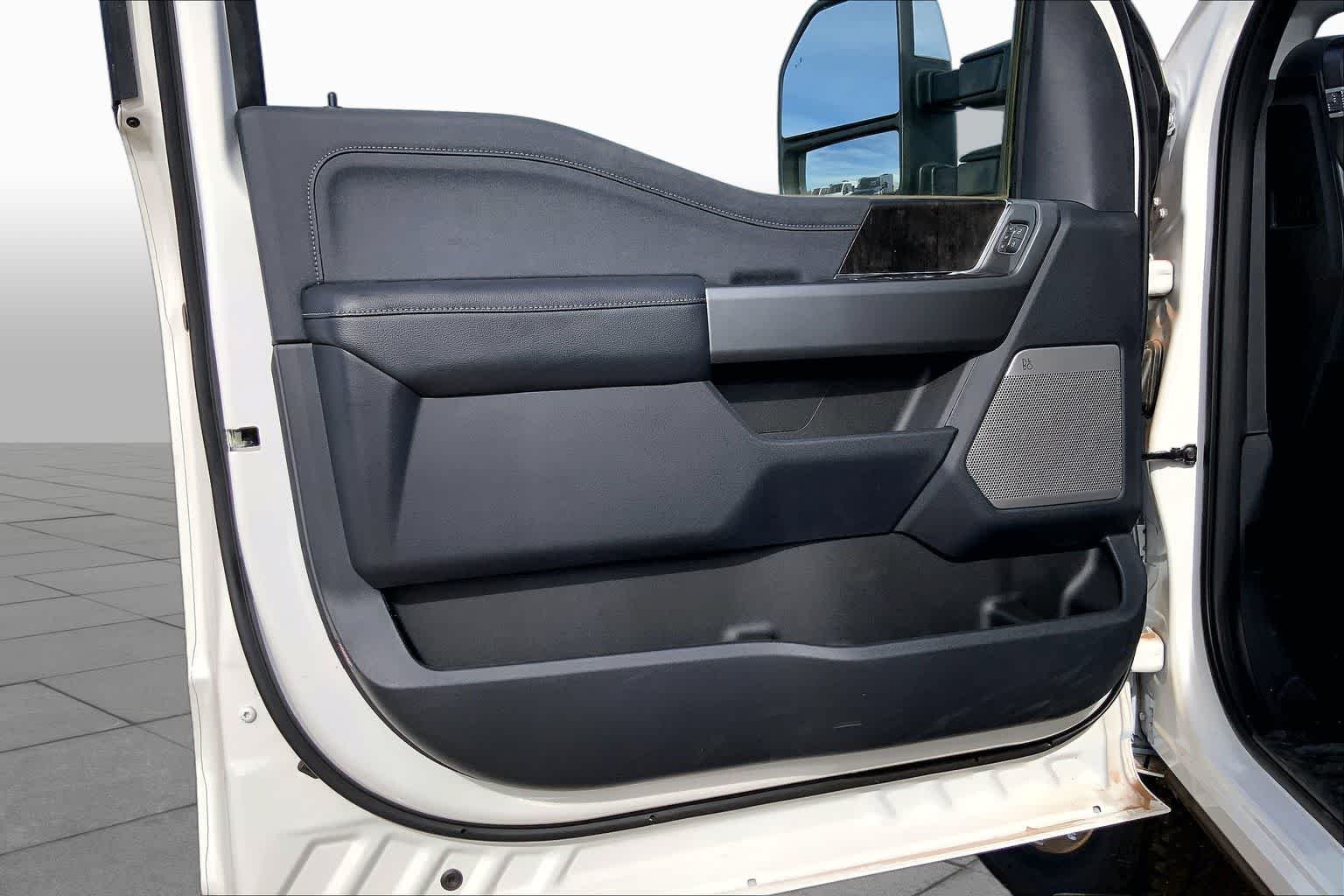 New 2026 Star White Metallic Tri-Coat Ford F-250® Lariat® image 10