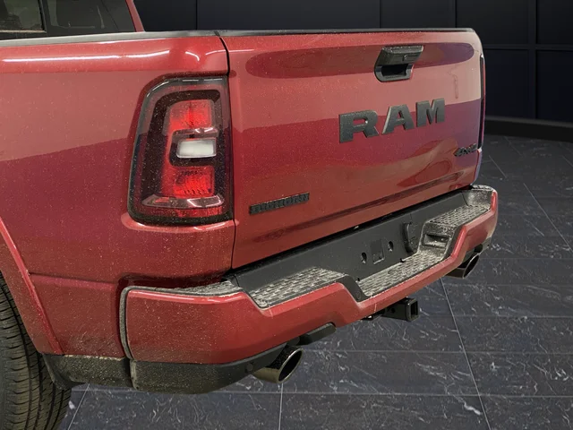 New 2026 Molten Red Pearl-Coat Exterior Paint RAM Big Horn/Lone Star image 38