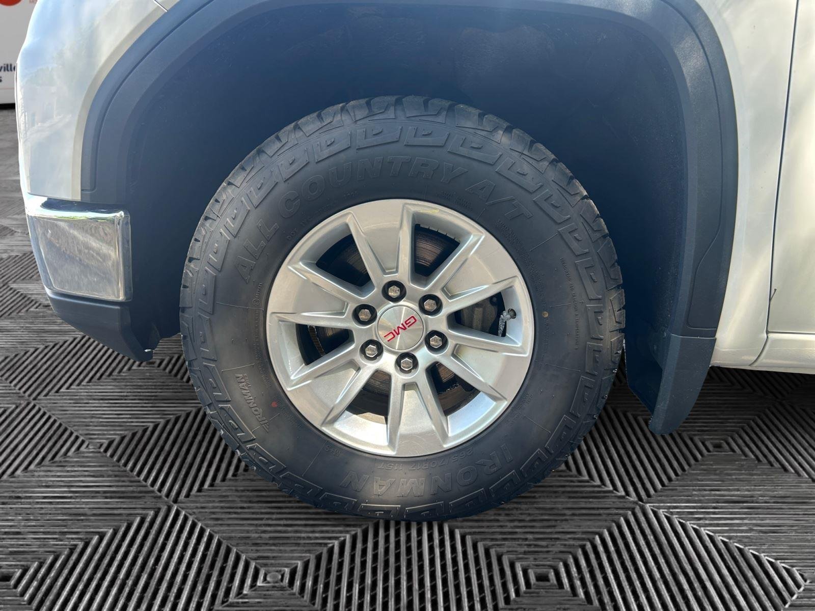 Used 2024 Summit White GMC SLE image 14