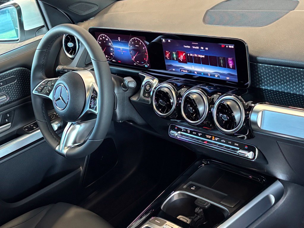 New 2026 Polar White Mercedes-Benz GLB 250 image 27