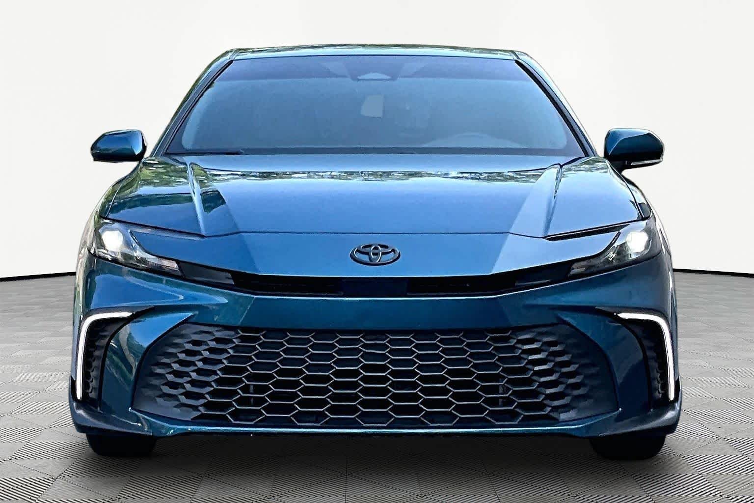 Used 2025 Ocean Gem Toyota SE image 4