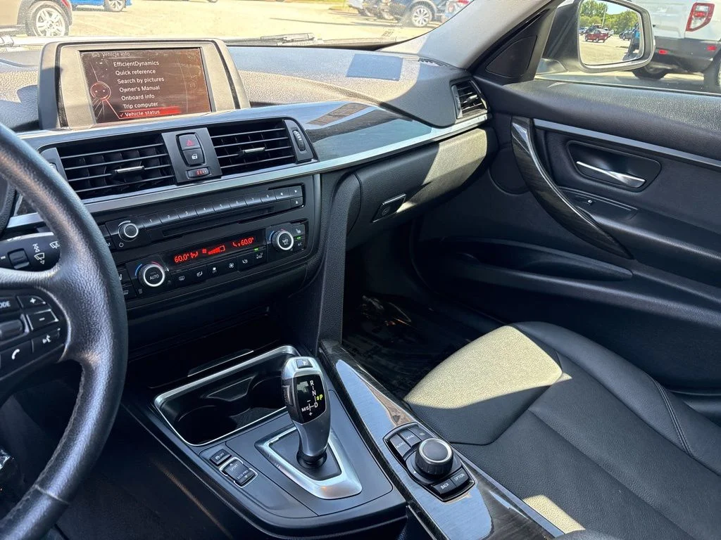 Used 2015 White BMW 320i xDrive image 21