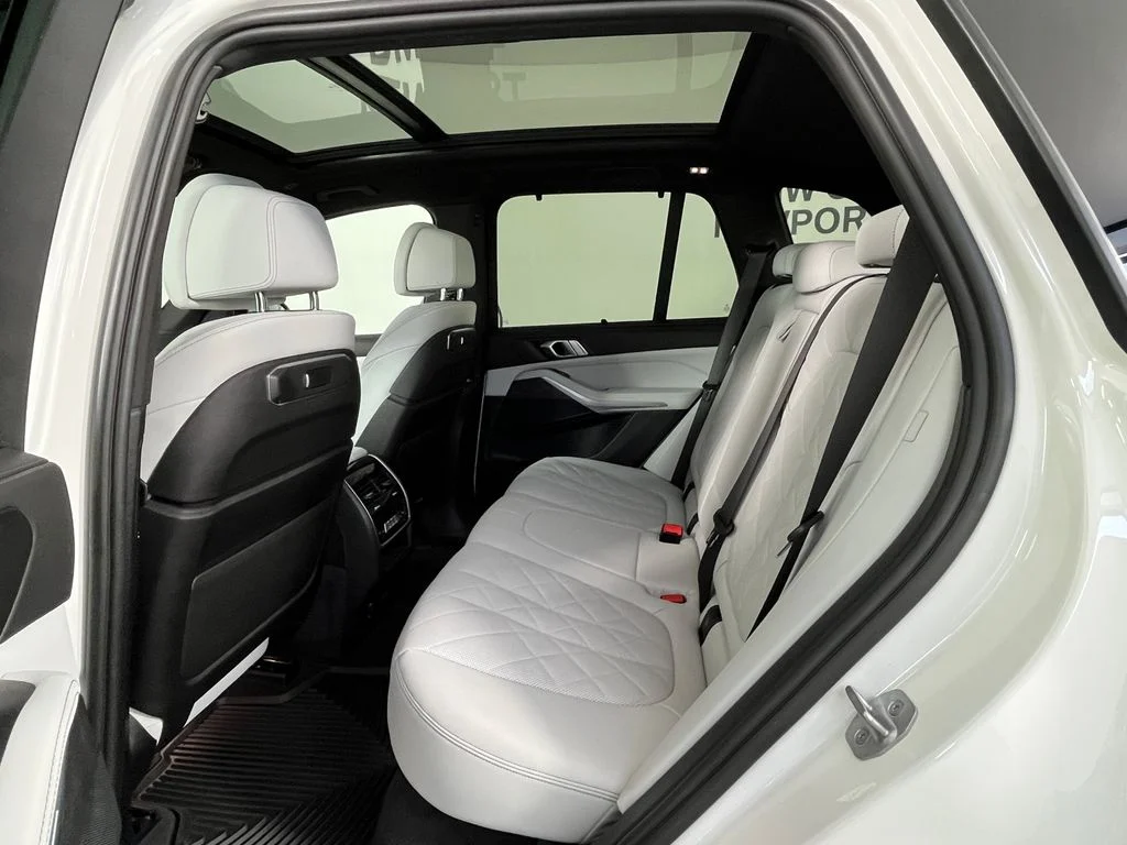 Used 2024 White BMW xDrive40i image 22