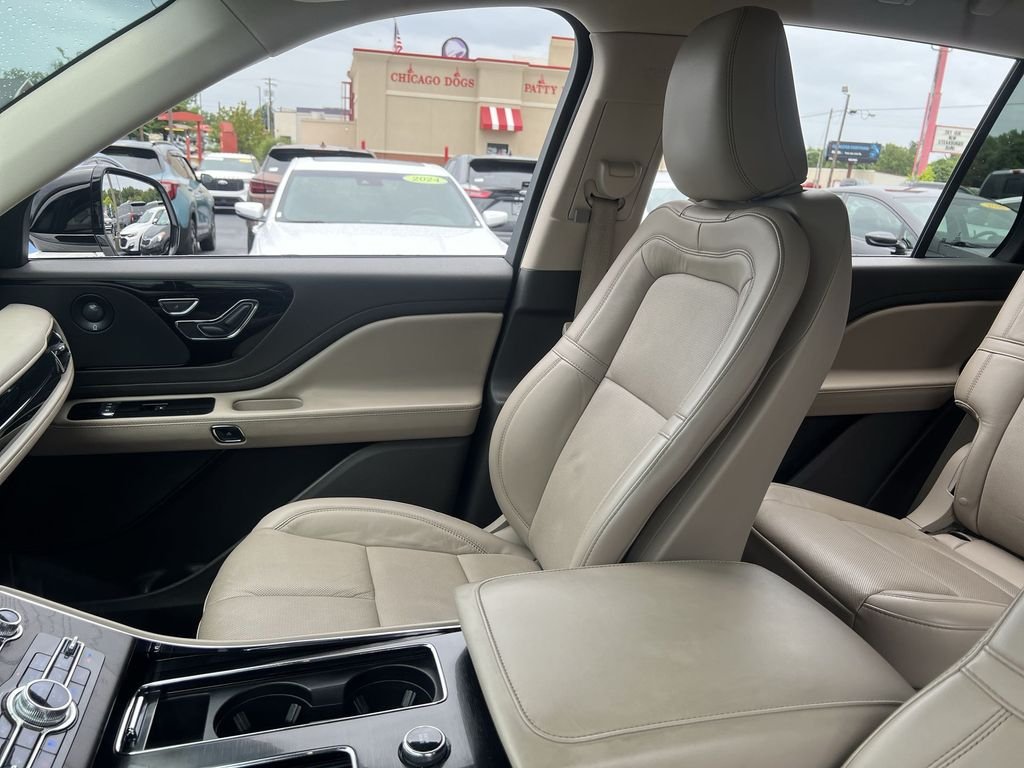 Used 2021 White Lincoln Reserve image 15