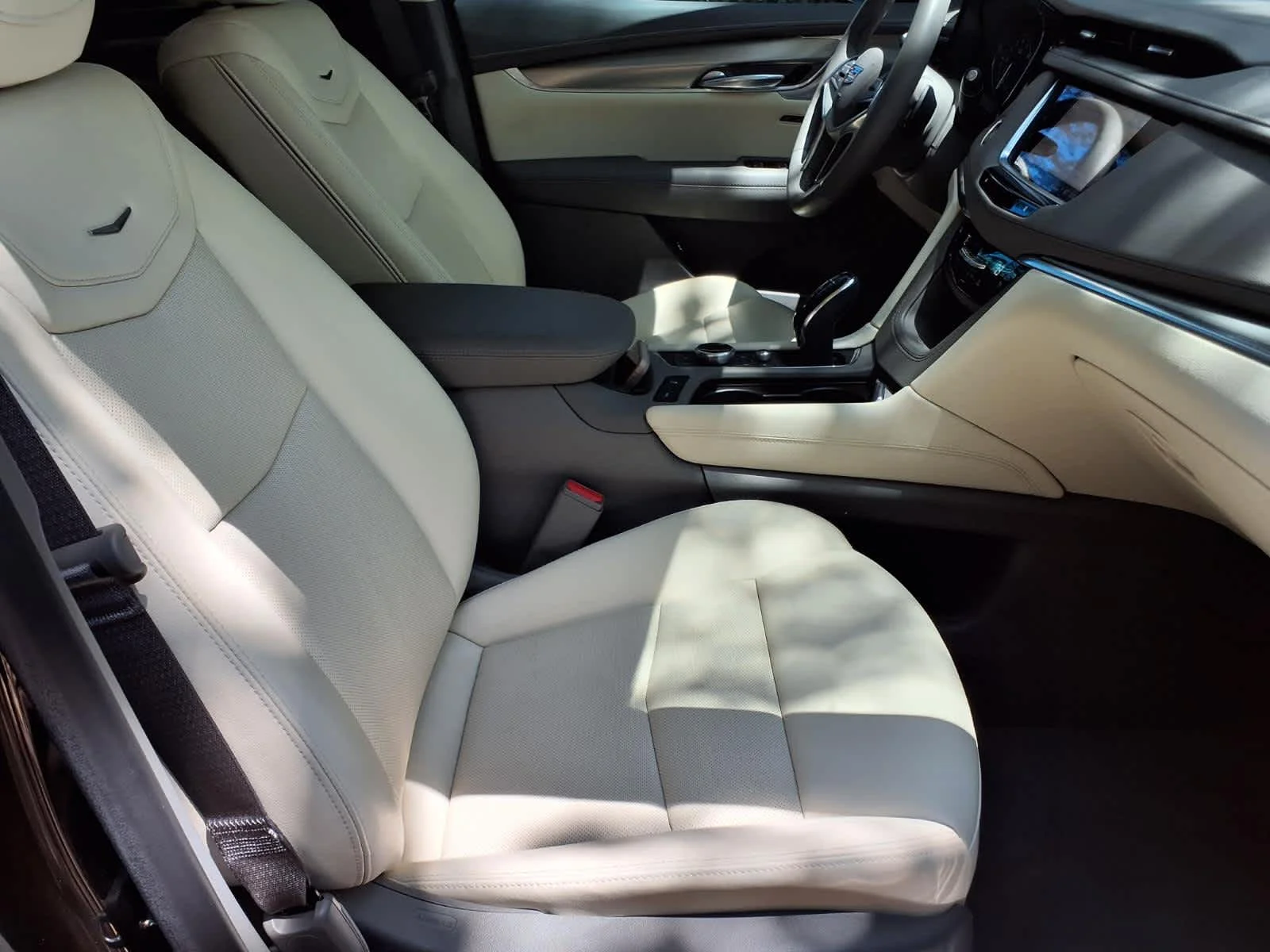 Used 2024 Stellar Black Metallic Cadillac Premium Luxury image 10