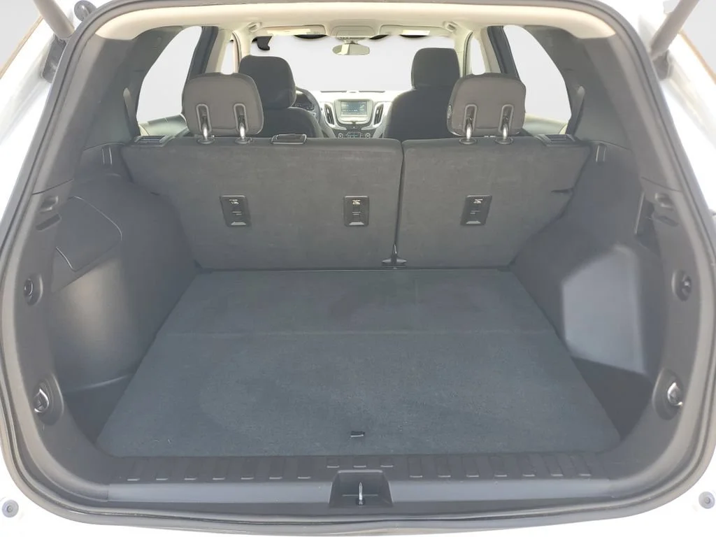Used 2018 SILVER ICE METALLIC Chevrolet LT image 9