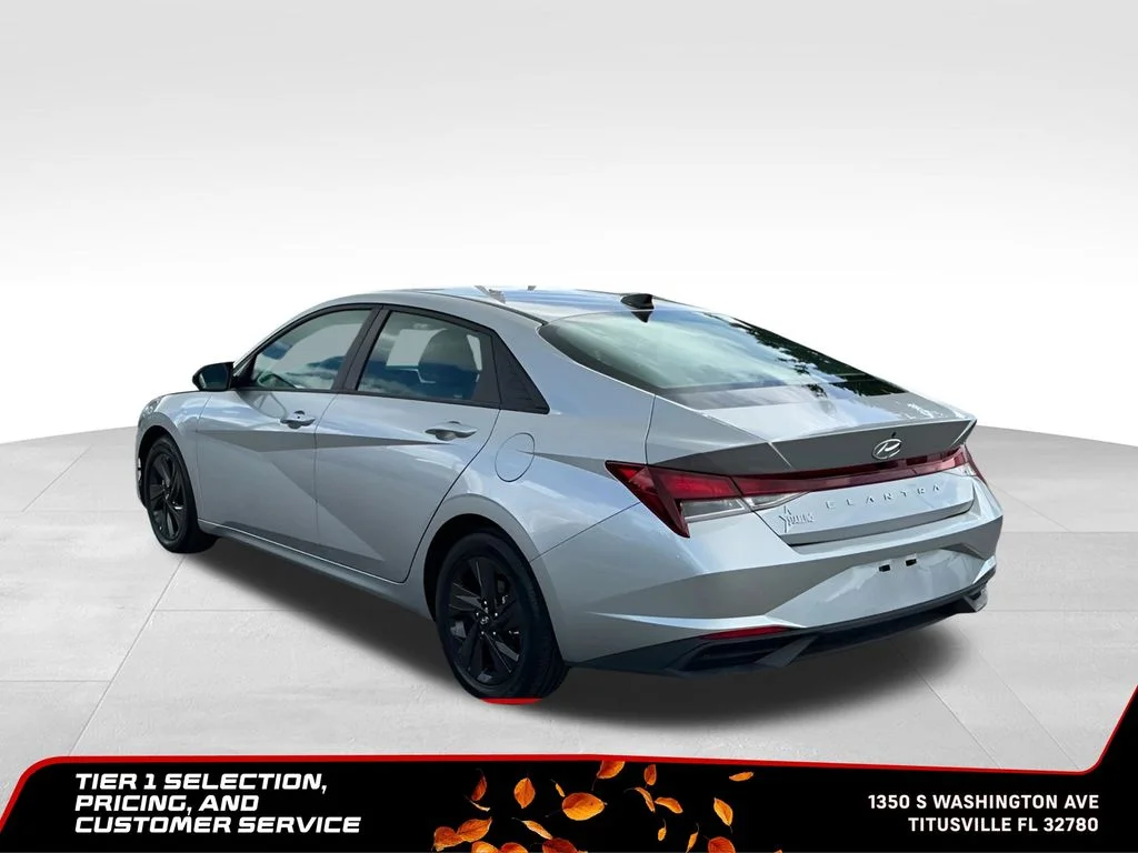 Used 2021 Silver Hyundai SEL image 3
