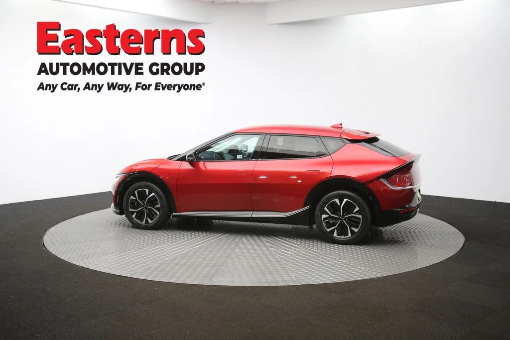 Used 2023 Red Kia Wind image 63