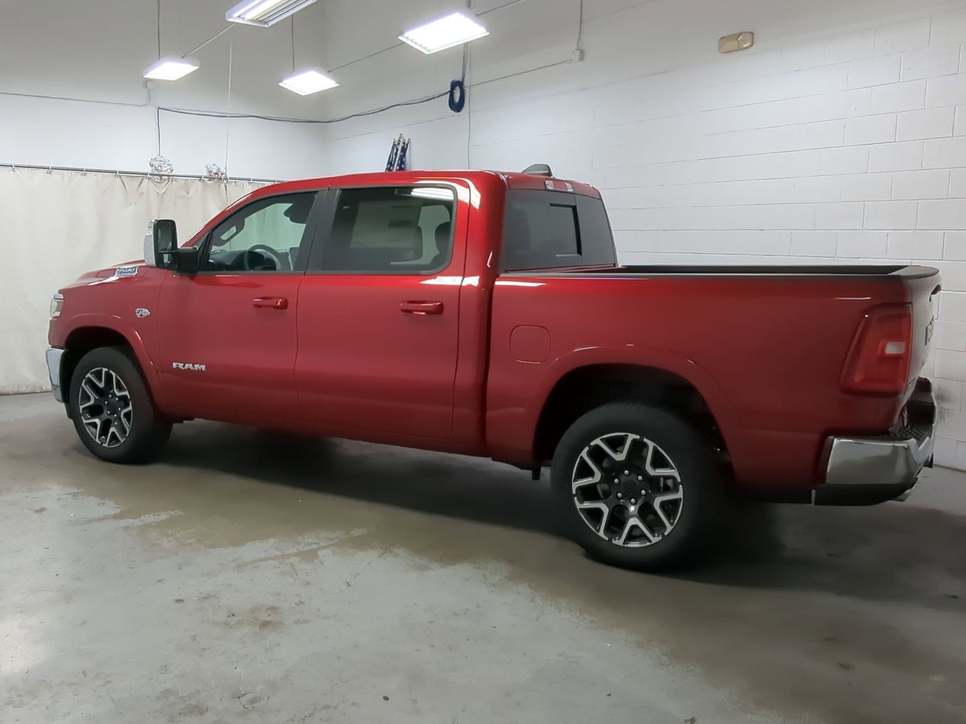 New 2026 Molten Red Pearl-Coat Exterior Paint RAM Laramie image 7