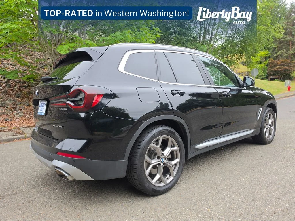 Used 2022 Black BMW xDrive30i image 5