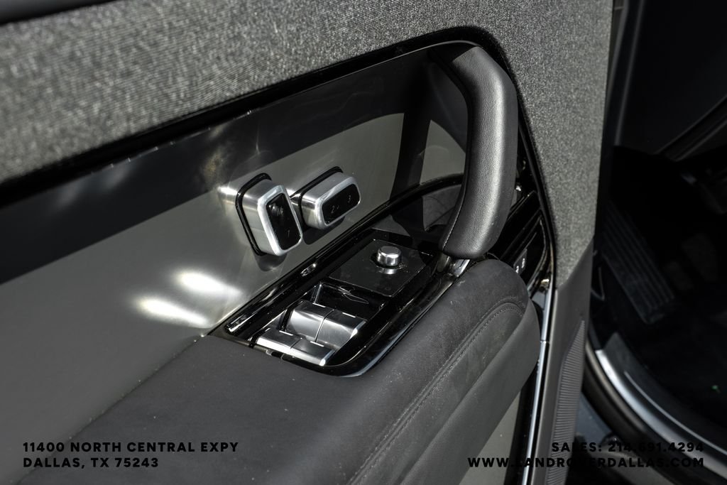 Used 2025 Santorini Black Metallic Land Rover SE image 44