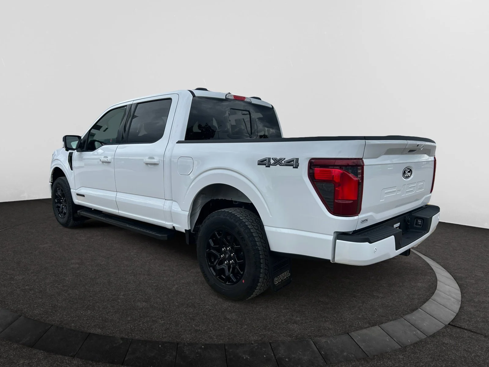 New 2026 Oxford White Ford XLT image 3