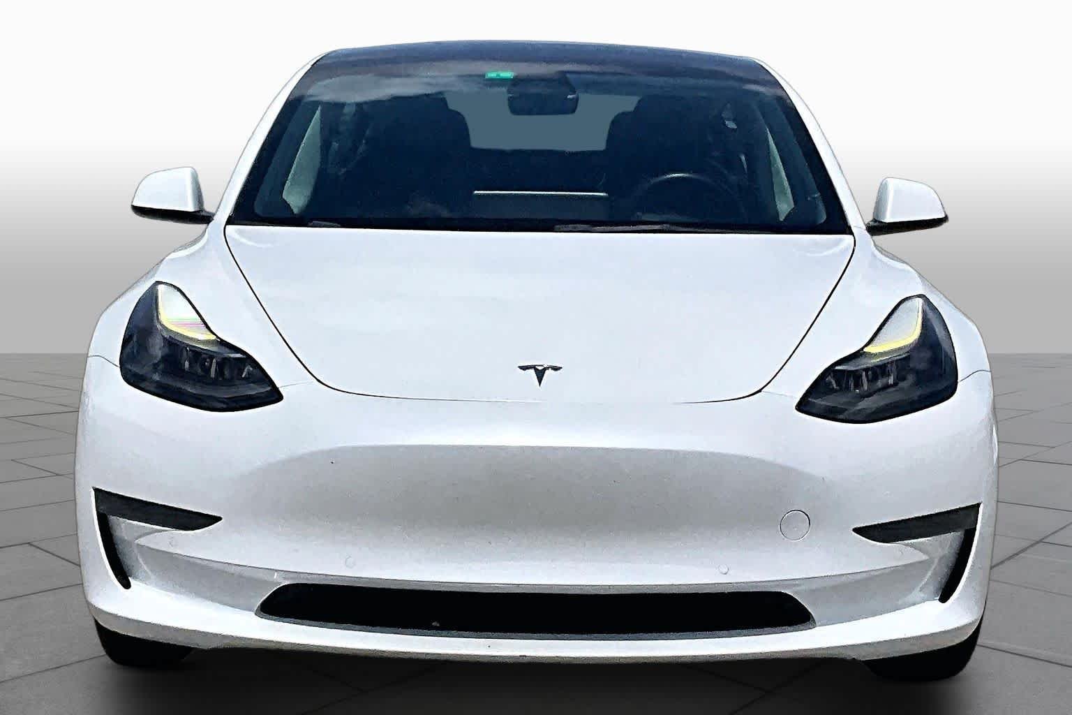 Used 2022 Pearl White Multi-Coat Tesla  image 3