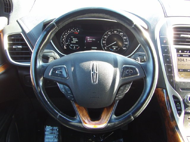 Used 2016 Black Velvet Lincoln Select image 22
