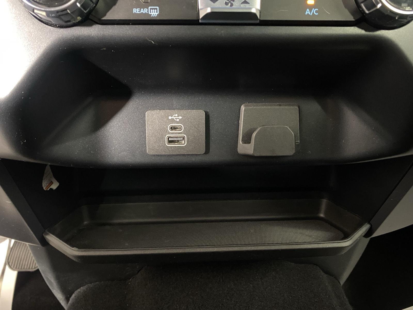 Used 2025 Agate Black Ford XLT image 15