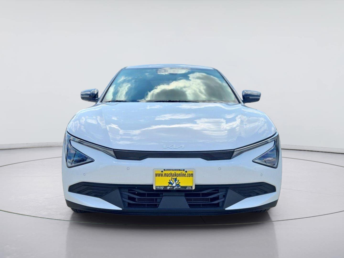 Used 2025 Glacial White Pearl Kia Light image 8