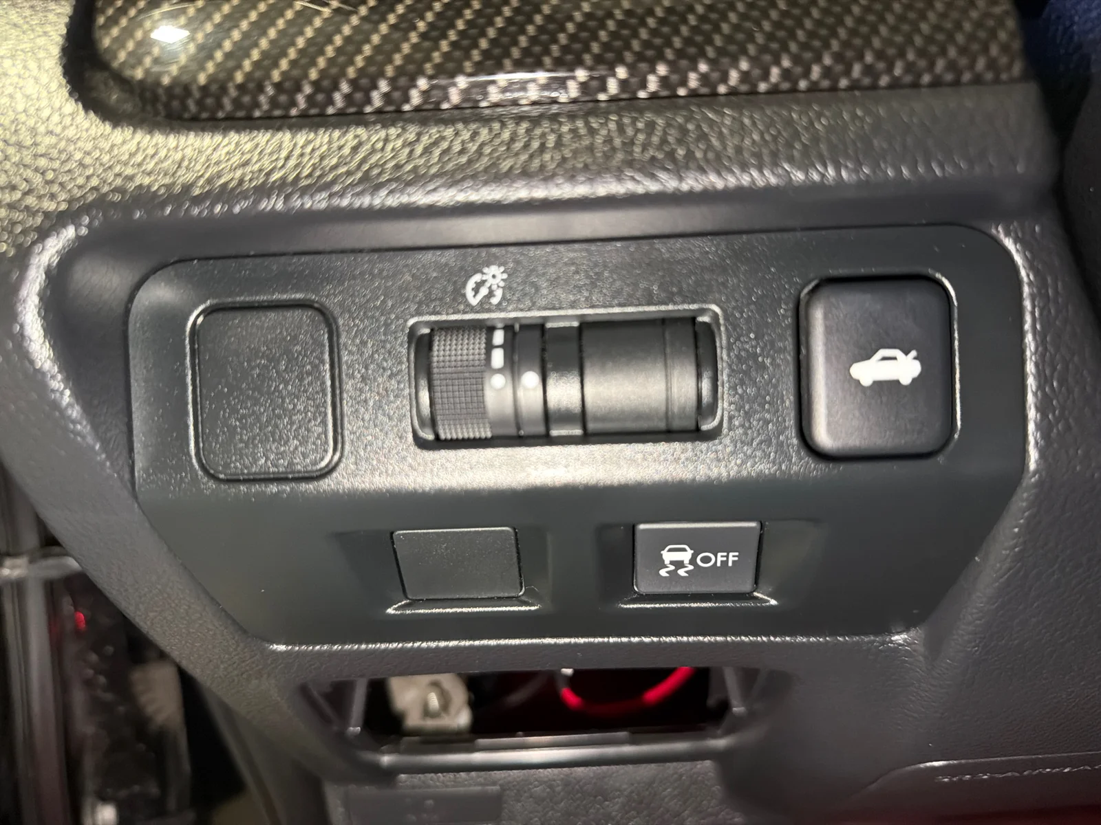 Used 2018 Crystal Black Silica Subaru Premium image 17