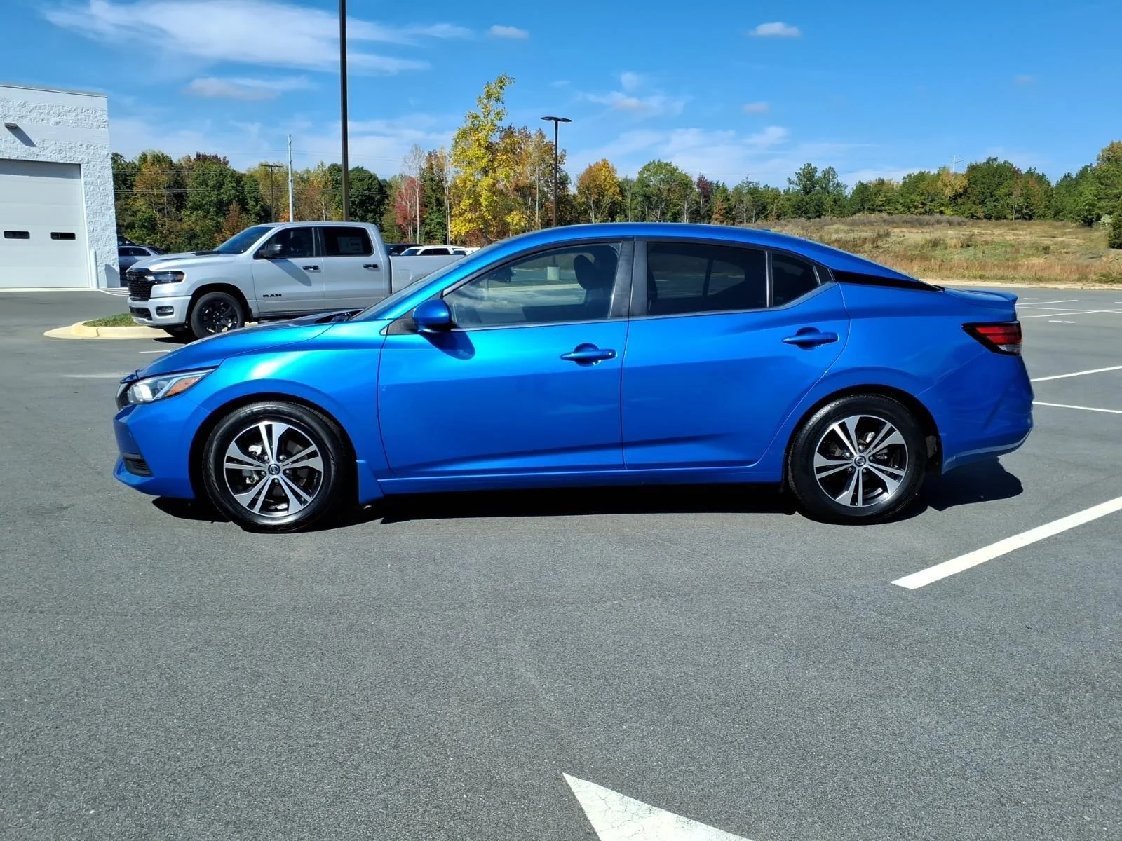 Used 2022 Electric Blue Metallic Nissan SV image 3