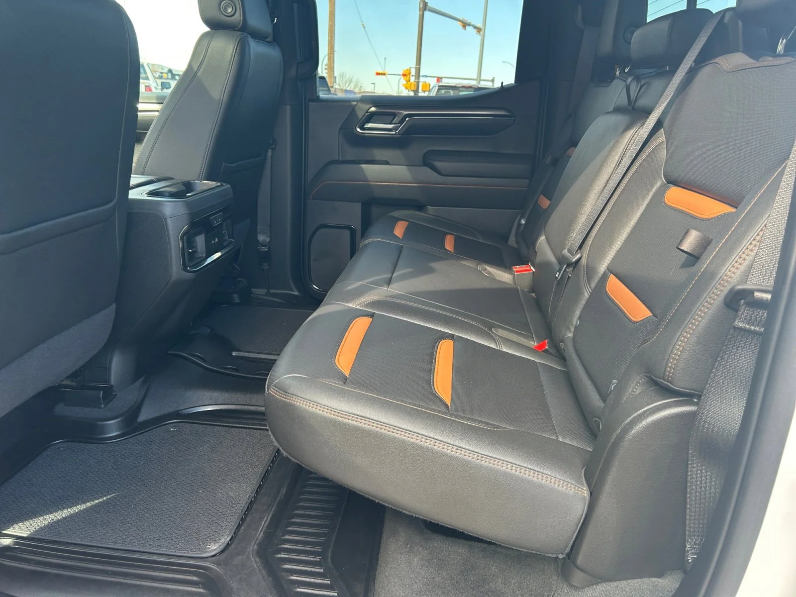 Used 2022 White GMC AT4 Crew Cab image 19