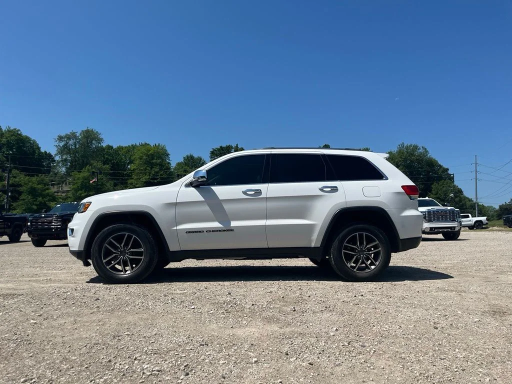 Used 2019 Bright White Clearcoat Jeep Limited image 17