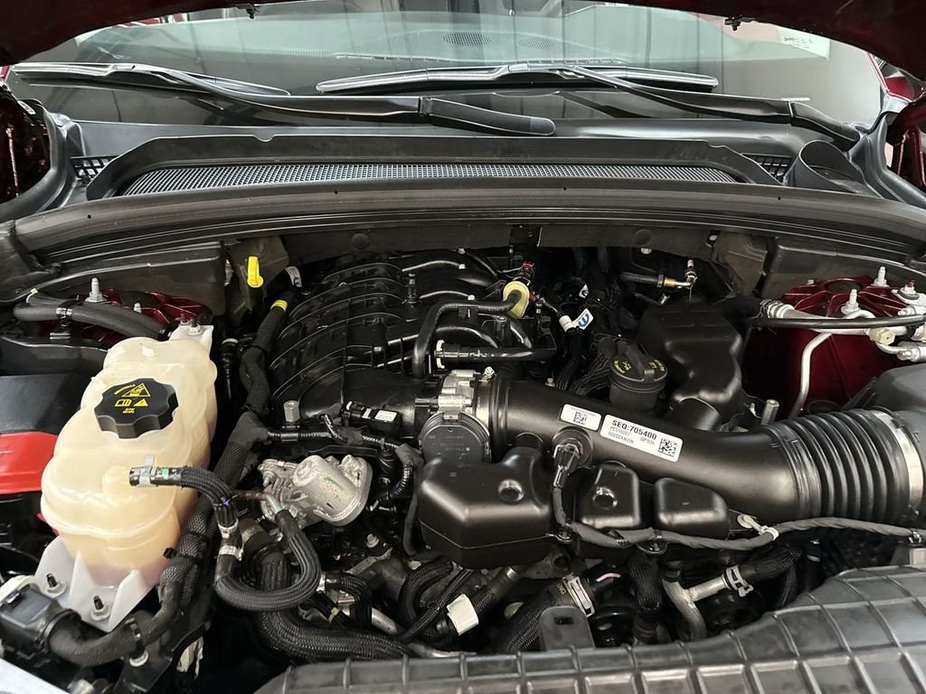 Used 2023 Velvet Jeep Limited image 22
