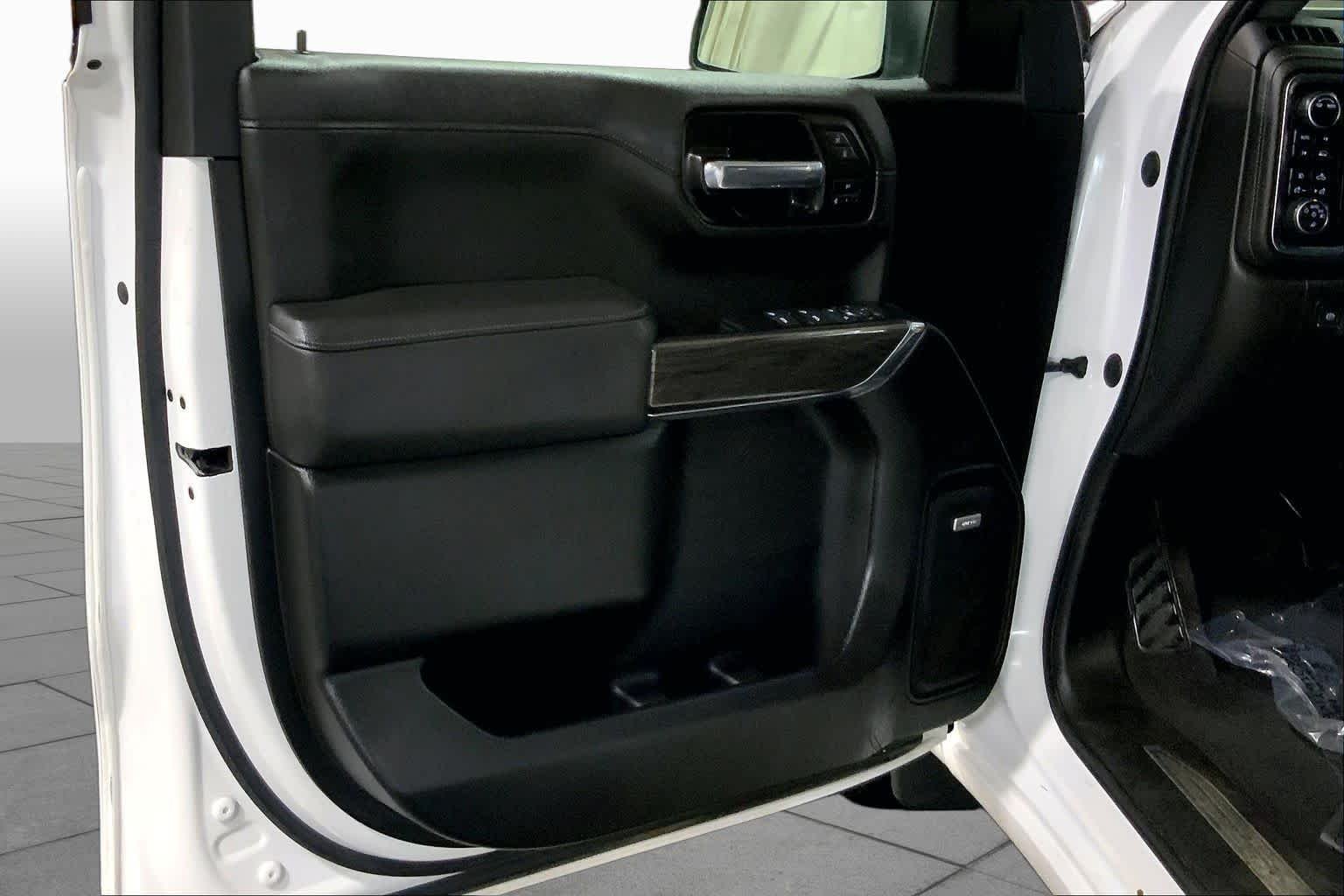 Used 2021 Summit White Chevrolet LTZ image 22