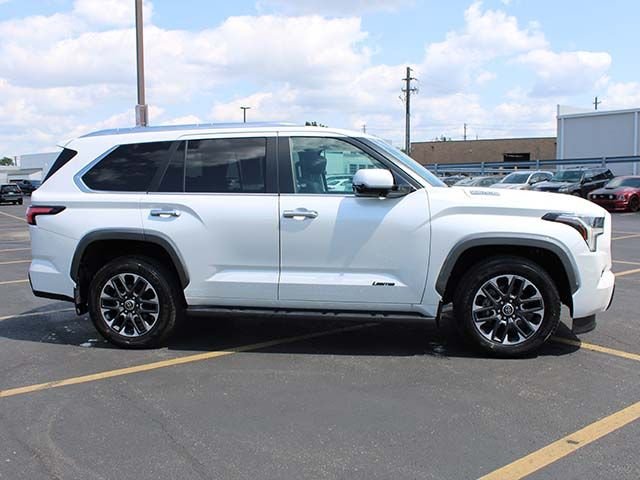 Used 2024 Wind Chill Pearl Toyota Limited image 5
