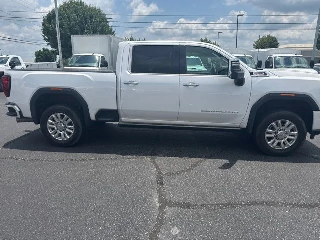 Used 2022 White GMC Denali image 8