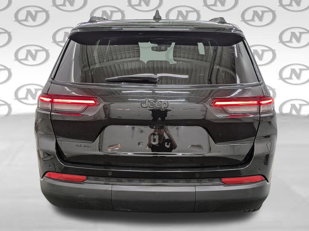 Used 2023 Black Jeep Altitude image 36