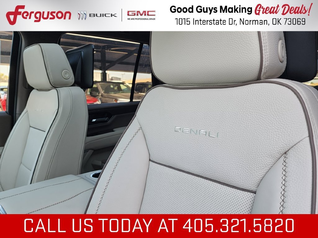 2027 GMC Yukon Denali - Photo 17