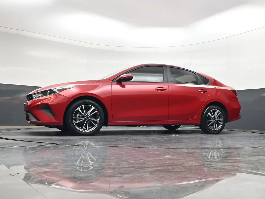 Used 2023 Red Kia LXS image 28