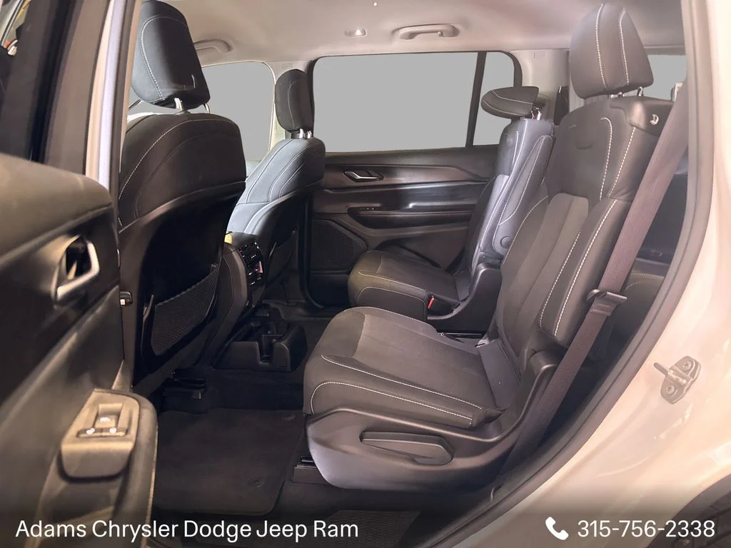 Used 2023 White Jeep Laredo image 10