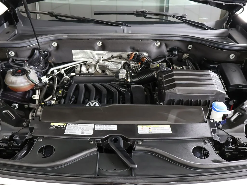 Certified Used 2023 Deep Black Pearl Volkswagen 3.6L V6 SE w/Technology image 21