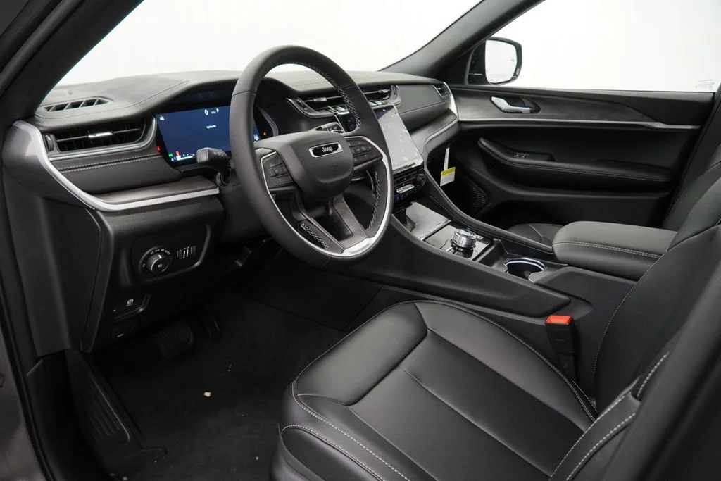 Used 2025 Gray Jeep Limited image 19