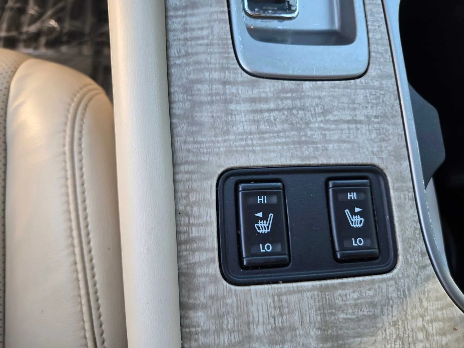 Used 2019  Nissan SL image 17